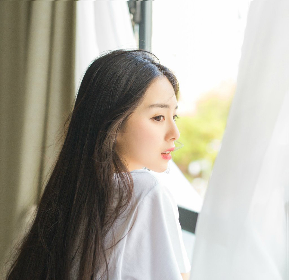 岁月极美，在于它必然的流逝。春花秋月夏日冬雪。